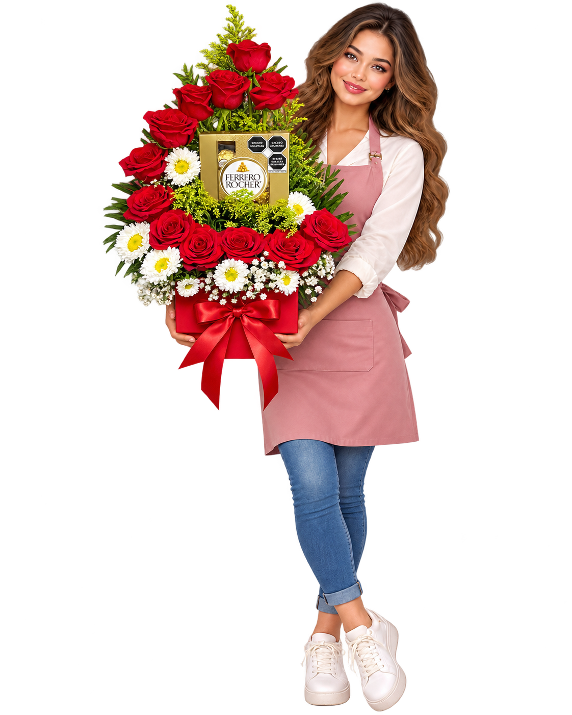 Florista sosteniendo un arreglo personalizado de rosas rojas, flores blancas y chocolates