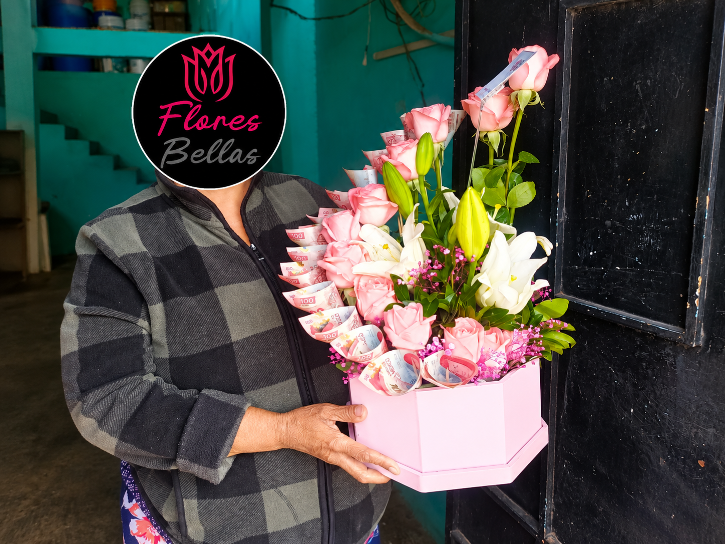 Entrega de arreglo de rosas rosas y lirios blancos de Flores Bellas